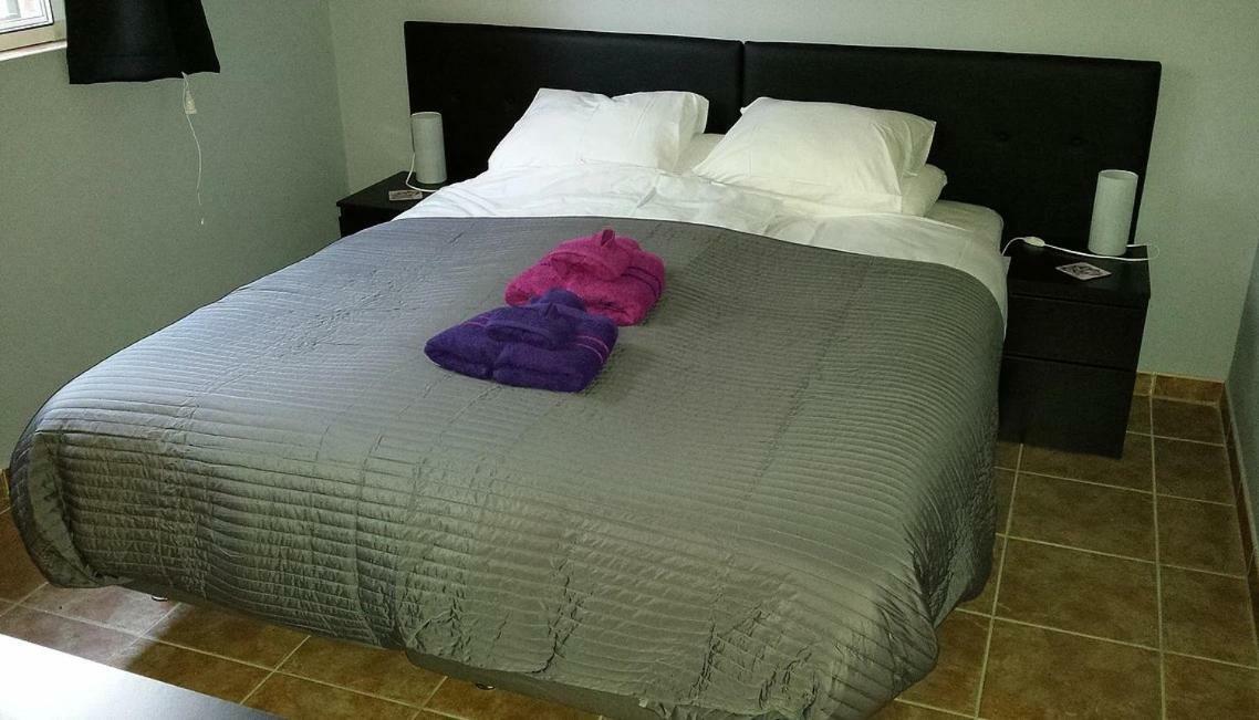 Bed & Breakfast Finca De Los Suenos อาเลาริน เดลา ตอร์เร ภายนอก รูปภาพ